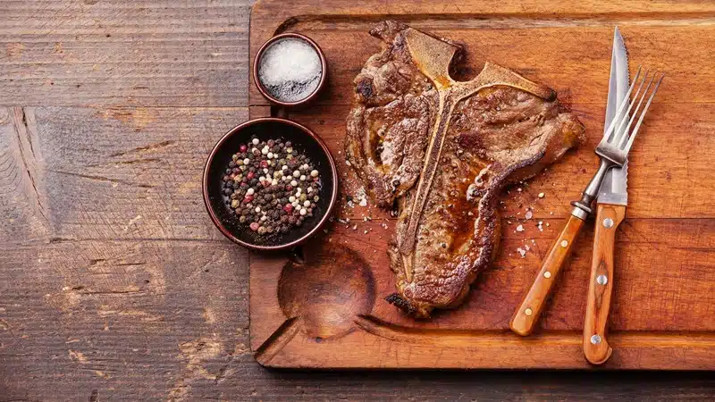 Secrets de chef comment préparer parfaitement un T-Bone de bœuf